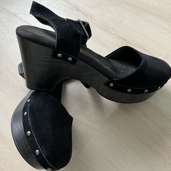 House of Harlow 1960 black suede clog heels in size 9. Worn once - Picture 7 of 7
